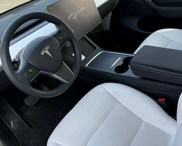 Білий Тесла Model Y, об'ємом двигуна 0 л та пробігом 108 тис. км за 27800 $, фото 14 на Automoto.ua