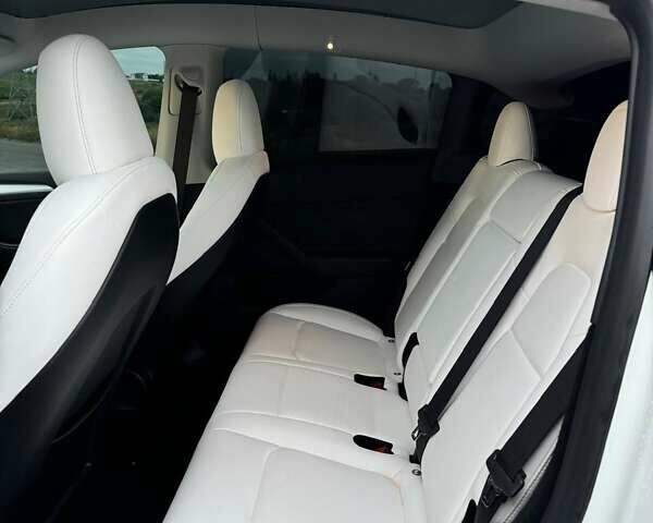 Білий Тесла Model Y, об'ємом двигуна 0 л та пробігом 20 тис. км за 26700 $, фото 31 на Automoto.ua