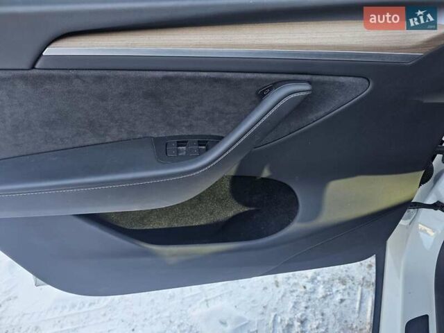Белый Тесла Model Y, объемом двигателя 0 л и пробегом 22 тыс. км за 30000 $, фото 7 на Automoto.ua