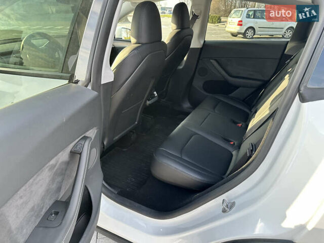 Белый Тесла Model Y, объемом двигателя 0 л и пробегом 18 тыс. км за 27300 $, фото 9 на Automoto.ua