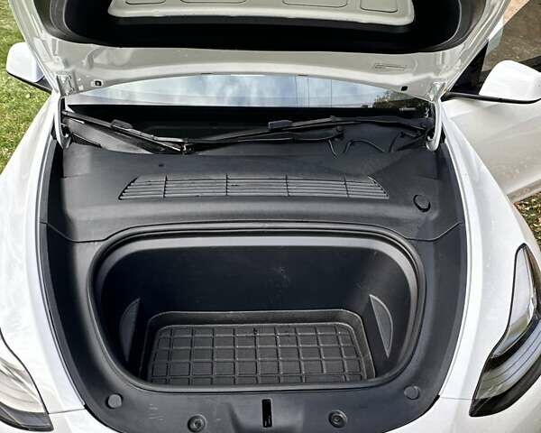 Тесла Model Y 2023 в Тернополе на Automoto.ua Белый Тесла Model Y, объемом двигателя 0 л и пробегом 44 тыс. км за 28700 $, фото 20 на Automoto.ua