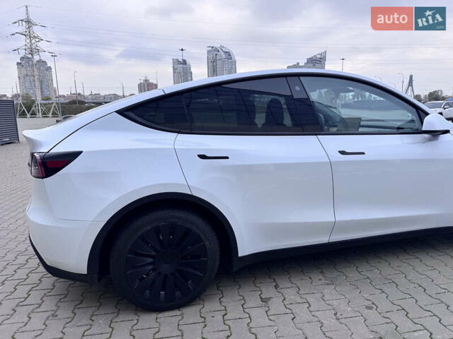 Белый Тесла Model Y, объемом двигателя 0 л и пробегом 29 тыс. км за 29900 $, фото 4 на Automoto.ua