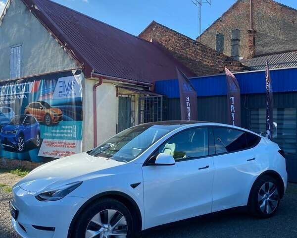 Тесла Model Y 2023 в Ужгороде на Automoto.ua Белый Тесла Model Y, объемом двигателя 0 л и пробегом 20 тыс. км за 37999 $, фото 2 на Automoto.ua