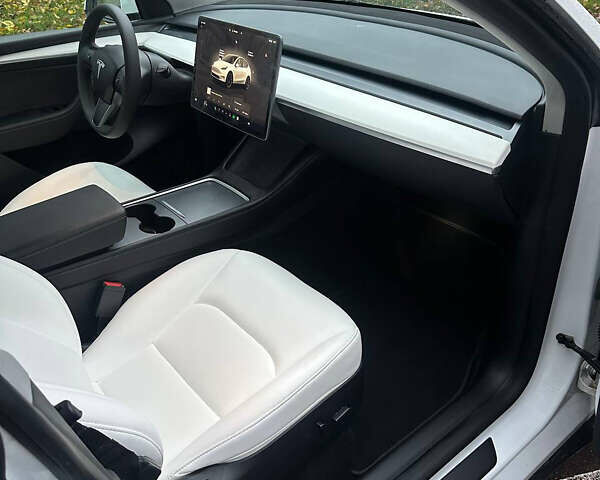 Белый Тесла Model Y, объемом двигателя 0 л и пробегом 37 тыс. км за 29990 $, фото 13 на Automoto.ua