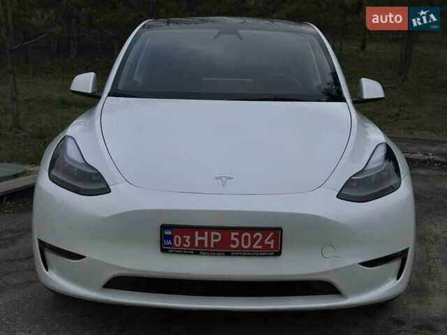 Белый Тесла Model Y, объемом двигателя 0 л и пробегом 42 тыс. км за 26999 $, фото 2 на Automoto.ua