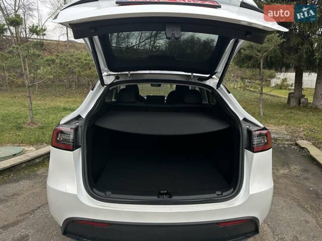 Белый Тесла Model Y, объемом двигателя 0 л и пробегом 42 тыс. км за 26999 $, фото 14 на Automoto.ua