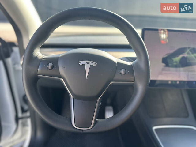 Белый Тесла Model Y, объемом двигателя 0 л и пробегом 27 тыс. км за 36500 $, фото 10 на Automoto.ua