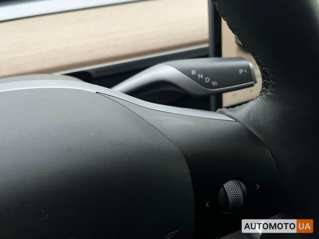 Білий Тесла Model Y, об'ємом двигуна 82 л та пробігом 33 тис. км за 35000 $, фото 17 на Automoto.ua