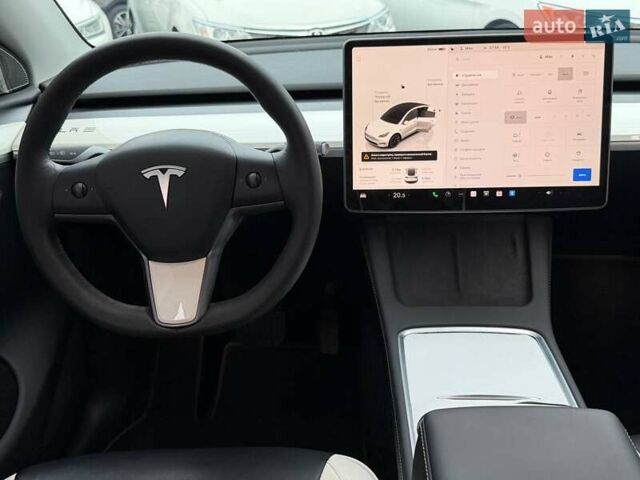 Белый Тесла Model Y, объемом двигателя 0 л и пробегом 53 тыс. км за 28800 $, фото 29 на Automoto.ua