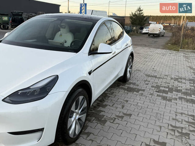 Білий Тесла Model Y, об'ємом двигуна 0 л та пробігом 23 тис. км за 30000 $, фото 2 на Automoto.ua