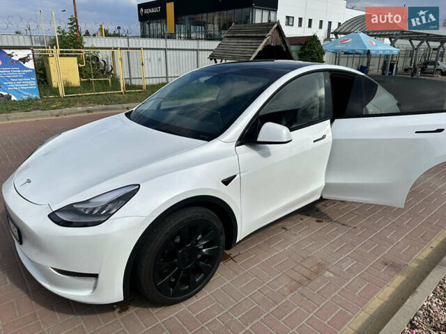 Білий Тесла Model Y, об'ємом двигуна 0 л та пробігом 30 тис. км за 31999 $, фото 1 на Automoto.ua