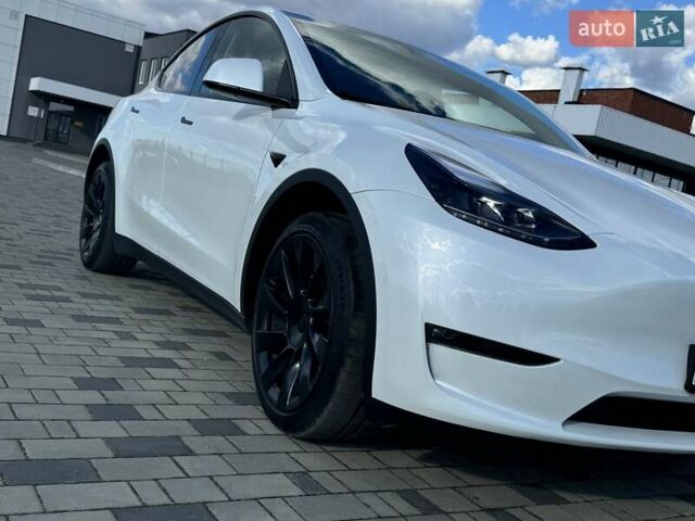 Белый Тесла Model Y, объемом двигателя 0 л и пробегом 58 тыс. км за 32490 $, фото 3 на Automoto.ua
