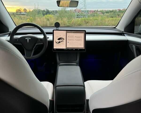Білий Тесла Model Y, об'ємом двигуна 0 л та пробігом 20 тис. км за 26700 $, фото 37 на Automoto.ua