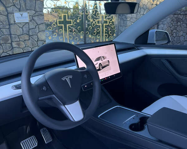 Білий Тесла Model Y, об'ємом двигуна 0 л та пробігом 81 тис. км за 31900 $, фото 28 на Automoto.ua