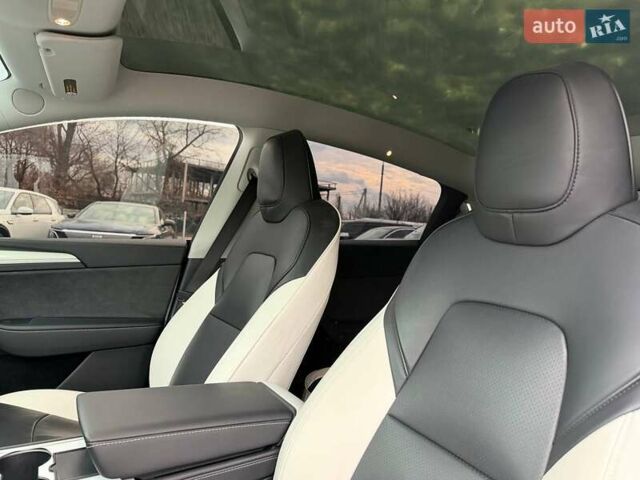 Белый Тесла Model Y, объемом двигателя 0 л и пробегом 53 тыс. км за 28800 $, фото 15 на Automoto.ua