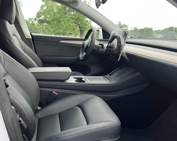 Белый Тесла Model Y, объемом двигателя 0 л и пробегом 12 тыс. км за 28800 $, фото 16 на Automoto.ua