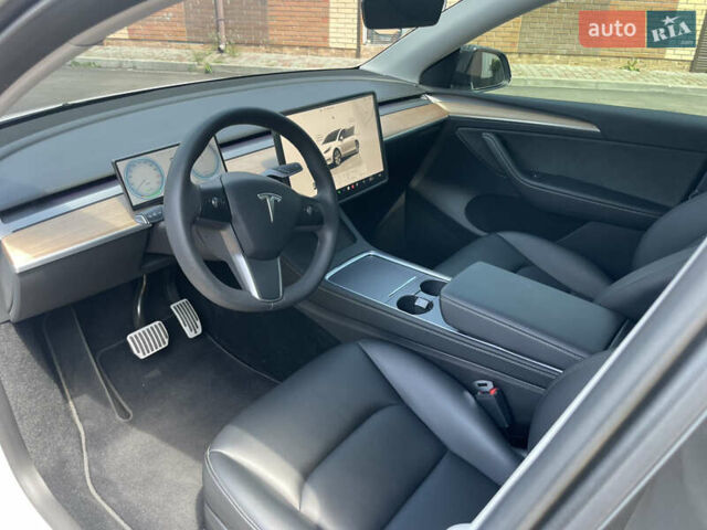 Белый Тесла Model Y, объемом двигателя 0 л и пробегом 13 тыс. км за 26500 $, фото 17 на Automoto.ua