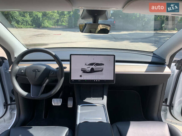 Белый Тесла Model Y, объемом двигателя 0 л и пробегом 64 тыс. км за 28500 $, фото 14 на Automoto.ua