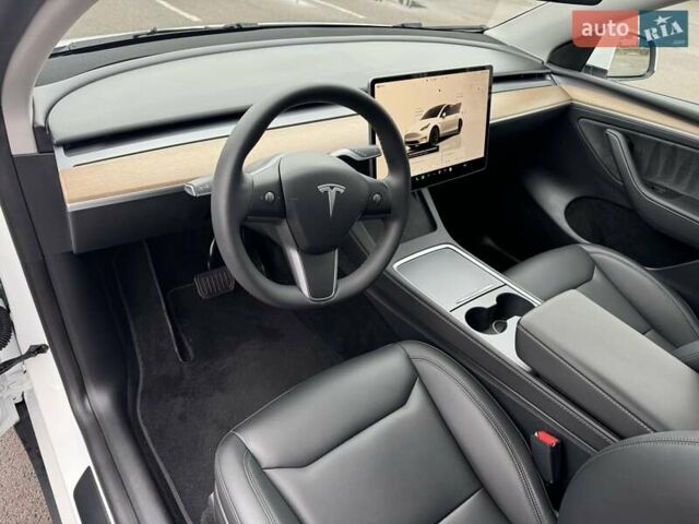 Белый Тесла Model Y, объемом двигателя 0 л и пробегом 59 тыс. км за 31490 $, фото 13 на Automoto.ua