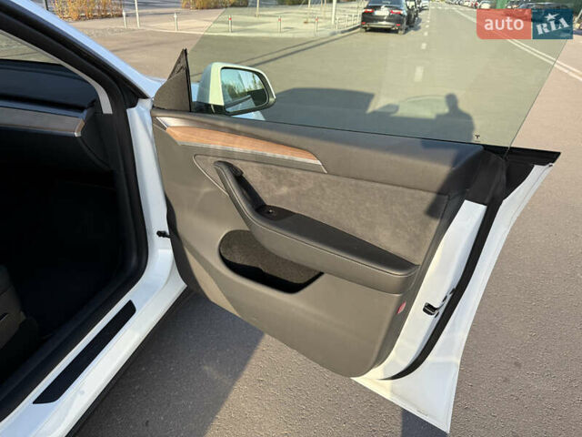 Білий Тесла Model Y, об'ємом двигуна 0 л та пробігом 55 тис. км за 33014 $, фото 27 на Automoto.ua