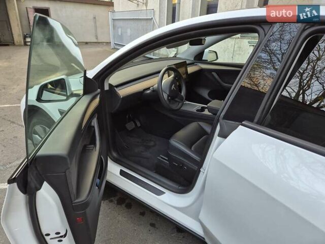 Білий Тесла Model Y, об'ємом двигуна 0 л та пробігом 67 тис. км за 25500 $, фото 11 на Automoto.ua