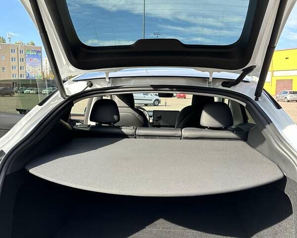 Белый Тесла Model Y, объемом двигателя 0 л и пробегом 23 тыс. км за 27500 $, фото 25 на Automoto.ua
