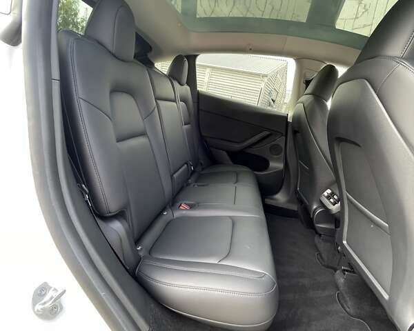 Білий Тесла Model Y, об'ємом двигуна 0 л та пробігом 25 тис. км за 28500 $, фото 33 на Automoto.ua