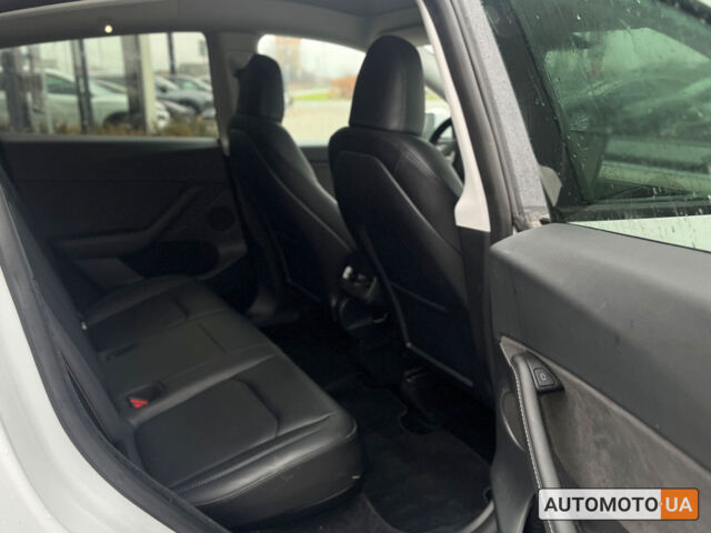 Білий Тесла Model Y, об'ємом двигуна 82 л та пробігом 33 тис. км за 35000 $, фото 28 на Automoto.ua