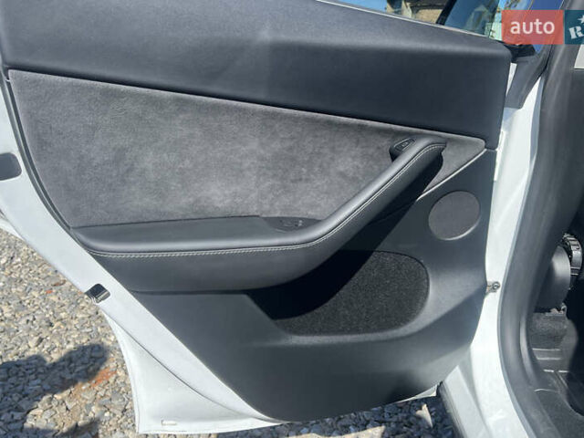 Білий Тесла Model Y, об'ємом двигуна 0 л та пробігом 34 тис. км за 36000 $, фото 16 на Automoto.ua