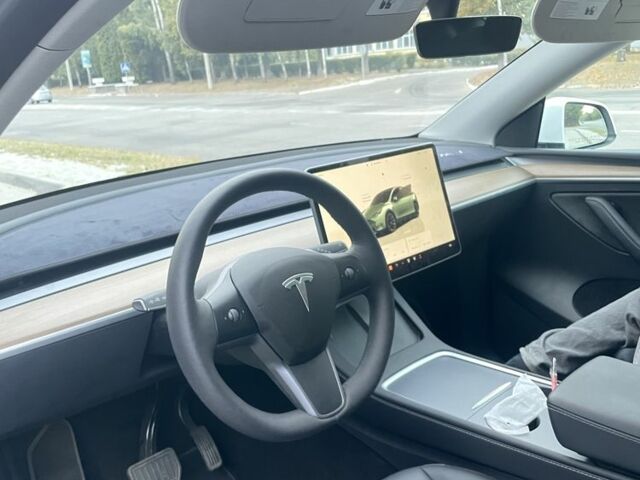 Белый Тесла Model Y, объемом двигателя 0 л и пробегом 64 тыс. км за 28500 $, фото 5 на Automoto.ua