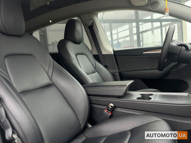 Білий Тесла Model Y, об'ємом двигуна 82 л та пробігом 33 тис. км за 35000 $, фото 23 на Automoto.ua