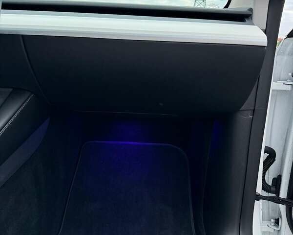 Білий Тесла Model Y, об'ємом двигуна 0 л та пробігом 20 тис. км за 26700 $, фото 39 на Automoto.ua