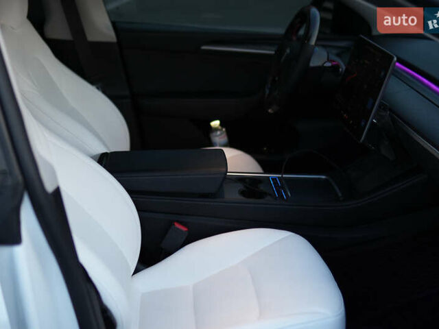 Білий Тесла Model Y, об'ємом двигуна 0 л та пробігом 48 тис. км за 34300 $, фото 26 на Automoto.ua