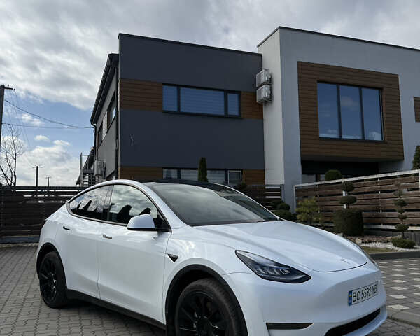 Белый Тесла Model Y, объемом двигателя 0 л и пробегом 32 тыс. км за 28200 $, фото 2 на Automoto.ua