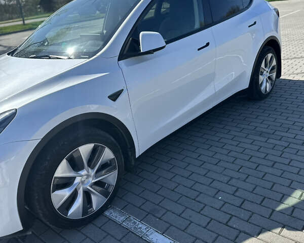 Белый Тесла Model Y, объемом двигателя 0 л и пробегом 32 тыс. км за 27199 $, фото 22 на Automoto.ua