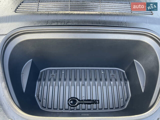 Белый Тесла Model Y, объемом двигателя 0 л и пробегом 43 тыс. км за 29500 $, фото 19 на Automoto.ua