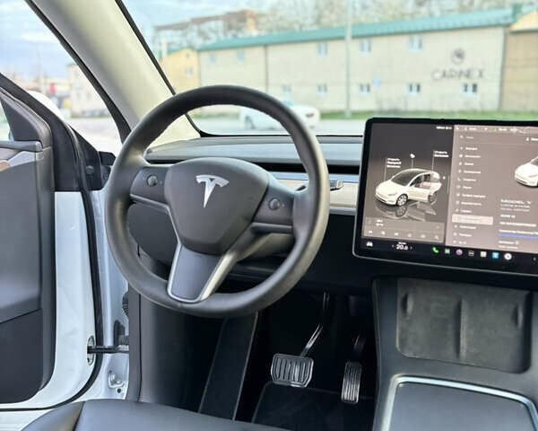 Белый Тесла Model Y, объемом двигателя 0 л и пробегом 40 тыс. км за 28000 $, фото 41 на Automoto.ua
