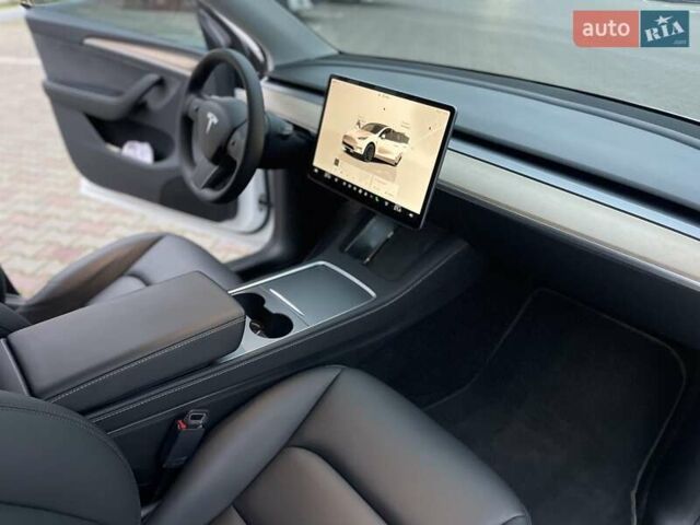 Білий Тесла Model Y, об'ємом двигуна 0 л та пробігом 27 тис. км за 28500 $, фото 13 на Automoto.ua
