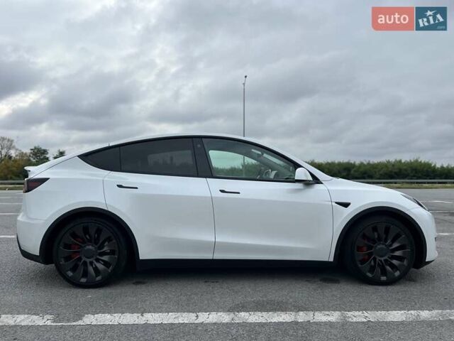 Белый Тесла Model Y, объемом двигателя 0 л и пробегом 24 тыс. км за 32800 $, фото 2 на Automoto.ua