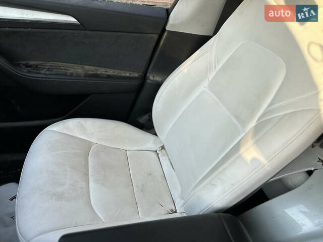 Белый Тесла Model Y, объемом двигателя 0 л и пробегом 96 тыс. км за 18290 $, фото 12 на Automoto.ua