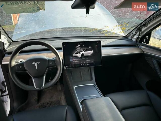 Белый Тесла Model Y, объемом двигателя 1.87 л и пробегом 64 тыс. км за 15500 $, фото 8 на Automoto.ua