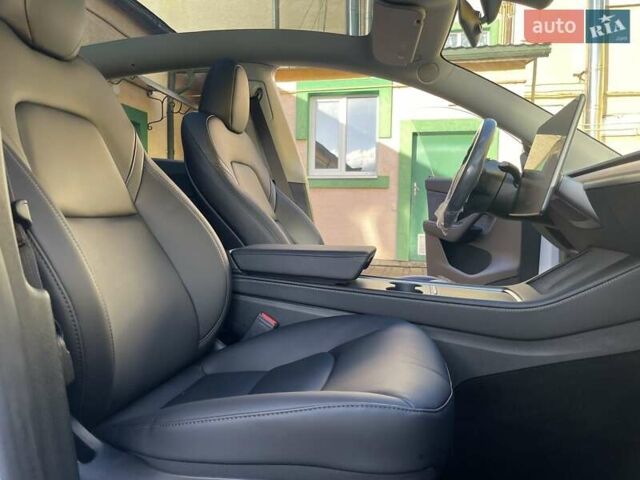 Белый Тесла Model Y, объемом двигателя 0 л и пробегом 1 тыс. км за 35000 $, фото 5 на Automoto.ua