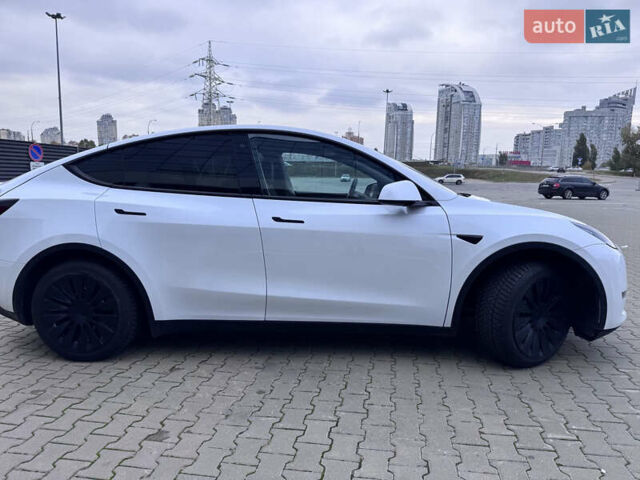 Белый Тесла Model Y, объемом двигателя 0 л и пробегом 29 тыс. км за 29900 $, фото 1 на Automoto.ua