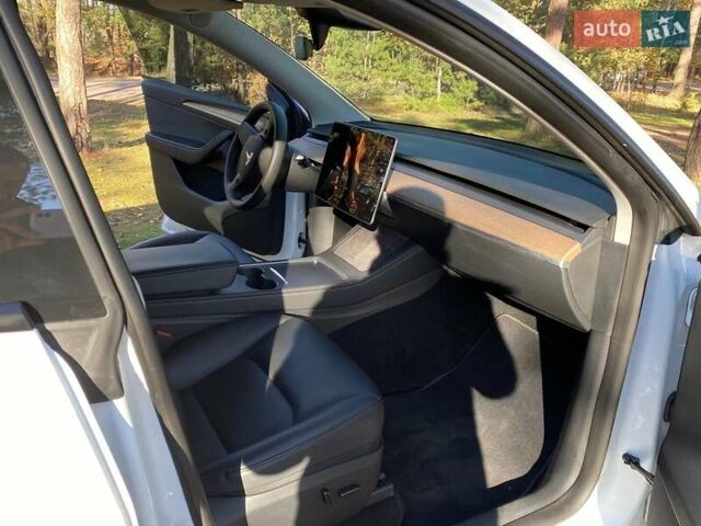 Белый Тесла Model Y, объемом двигателя 0 л и пробегом 33 тыс. км за 29800 $, фото 30 на Automoto.ua