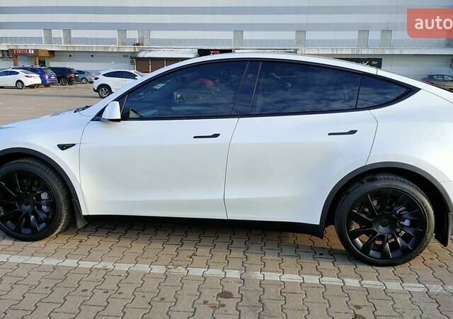 Белый Тесла Model Y, объемом двигателя 0 л и пробегом 10 тыс. км за 33500 $, фото 1 на Automoto.ua