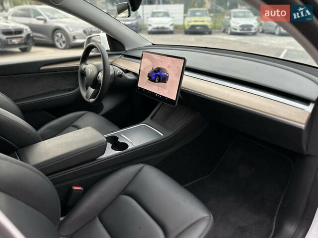 Білий Тесла Model Y, об'ємом двигуна 0 л та пробігом 47 тис. км за 26500 $, фото 35 на Automoto.ua