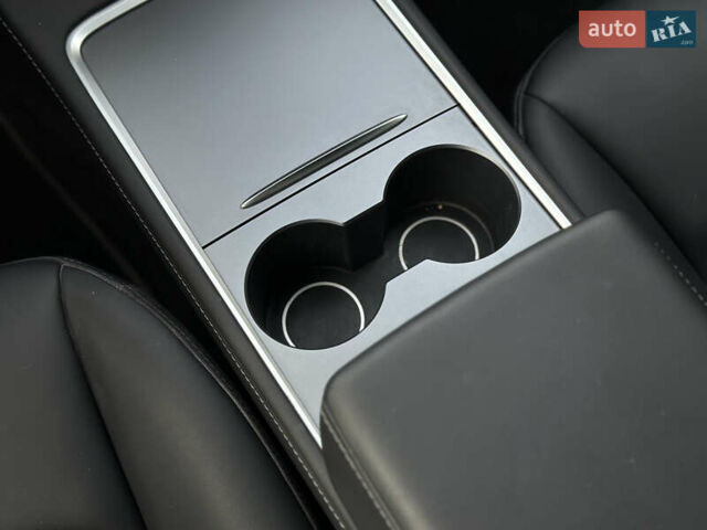 Білий Тесла Model Y, об'ємом двигуна 0 л та пробігом 47 тис. км за 26500 $, фото 47 на Automoto.ua