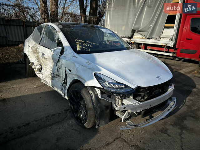 Белый Тесла Model Y, объемом двигателя 1.87 л и пробегом 64 тыс. км за 15500 $, фото 3 на Automoto.ua
