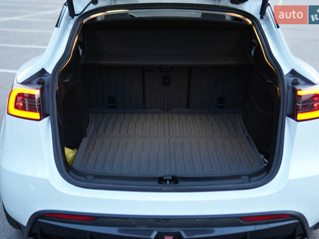 Белый Тесла Model Y, объемом двигателя 0 л и пробегом 40 тыс. км за 35300 $, фото 30 на Automoto.ua