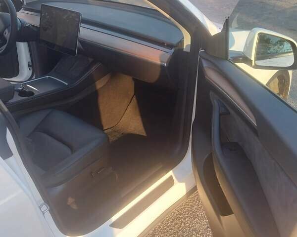 Белый Тесла Model Y, объемом двигателя 0 л и пробегом 38 тыс. км за 31000 $, фото 5 на Automoto.ua